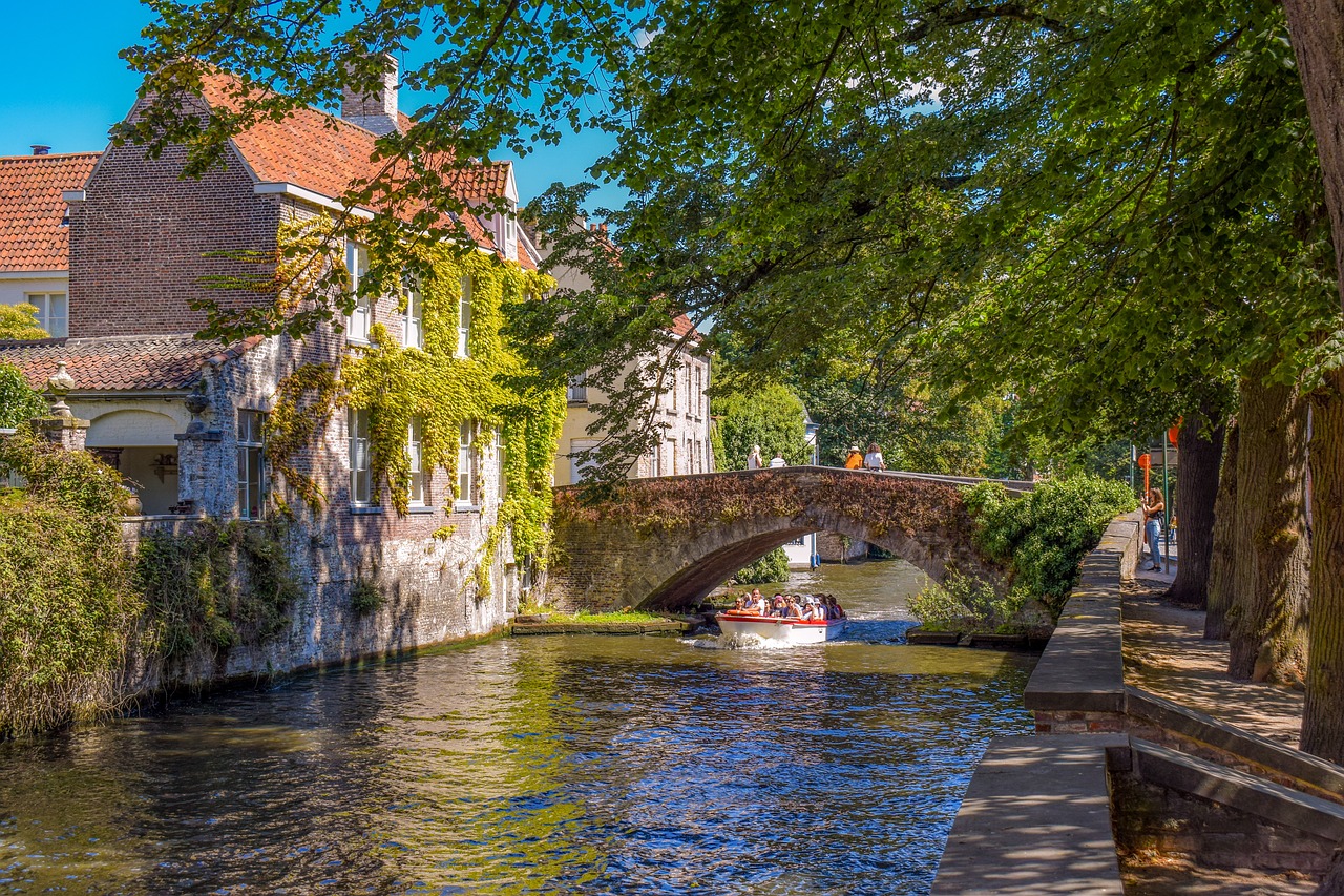 Foto van de een brug over de reitjes in Brugge